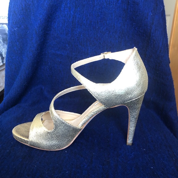 Diane Von Furstenberg platinum, lizard print, sandals. - Picture 11 of 15